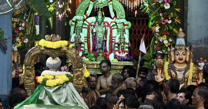 புரட்டாசி முதல் சனிக்கிழமை: பெருமாள் கோயில்களில் குவிந்த பக்தர்கள்! சிறப்பு தரிசன ஏற்பாடுகள் தீவிரம்